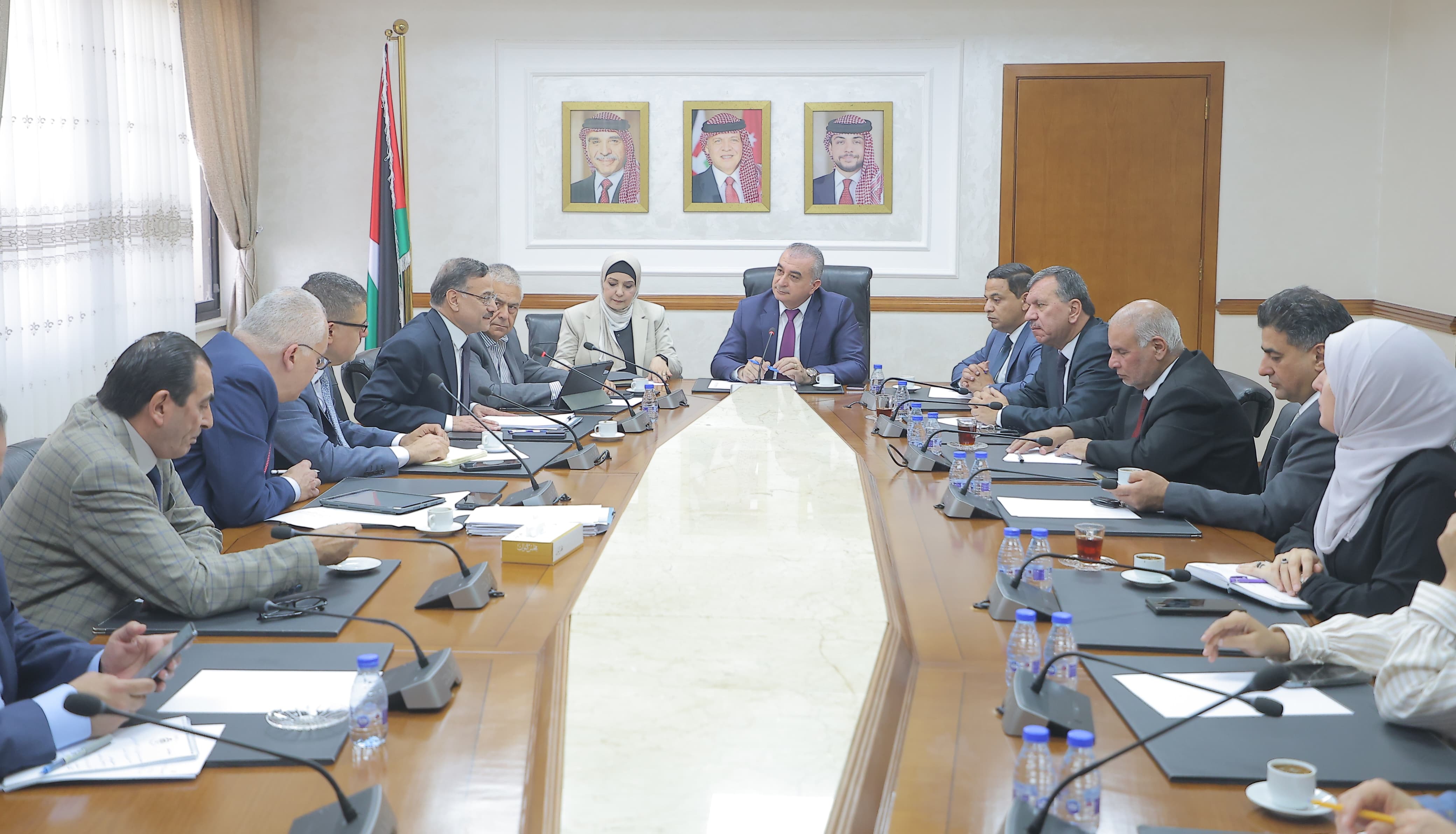 الطاقة النيابية”  تناقش تعزيز الاستثمارات في قطاع الطاقة