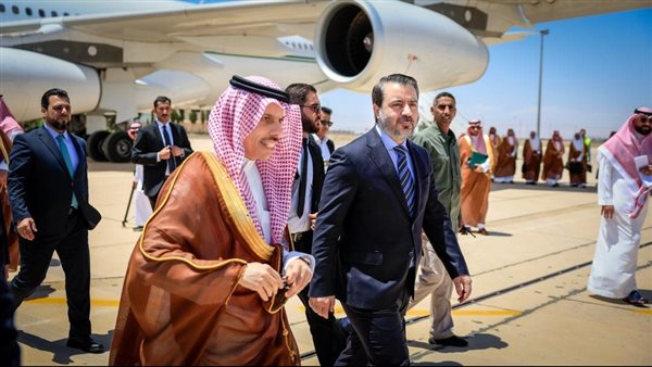 وزير الخارجية السعودي: المملكة وقطر ستقدمان دعما ماليا لموظفي الدولة في سوريا