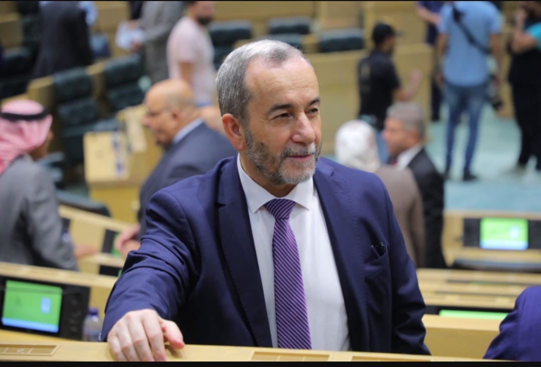مشوقة يفتح ملف النقل الجماعي: فوضى الحافلات تهدد الأرواح... فأين الحكومة من الرقابة والتحديث؟