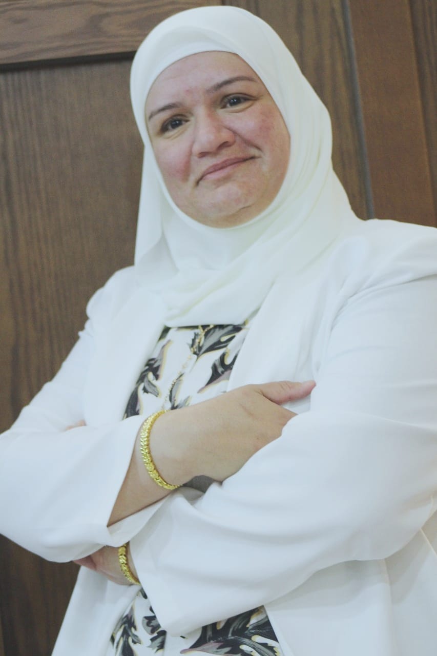 د .مي بكليزي تكتب: العابرة والبقايا: قراءة ذرائعية في تشظي الذات الأنثوية وتحولات المعنى