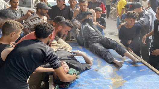 استشهاد 10 فلسطينيين على الأقل بقصف خيمة نازحين غربي خان يونس
