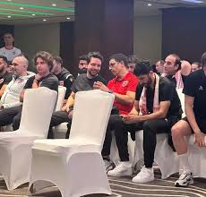 الأمراء الحسين وعلي وهاشم برفقة نشامى منتخب الأردن