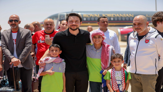 ولي العهد ينشر عبر انستغرام لقطات من احتفال نشامى المنتخب بالتأهل إلى كأس العالم 2026  