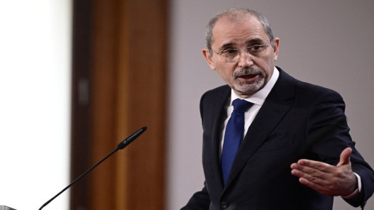 عاجل-الصفدي لنظيره الإيراني: الأردن لن يسمح بخرق سيادته وتهديد أمنه من قبل إسرائيل أو إيران