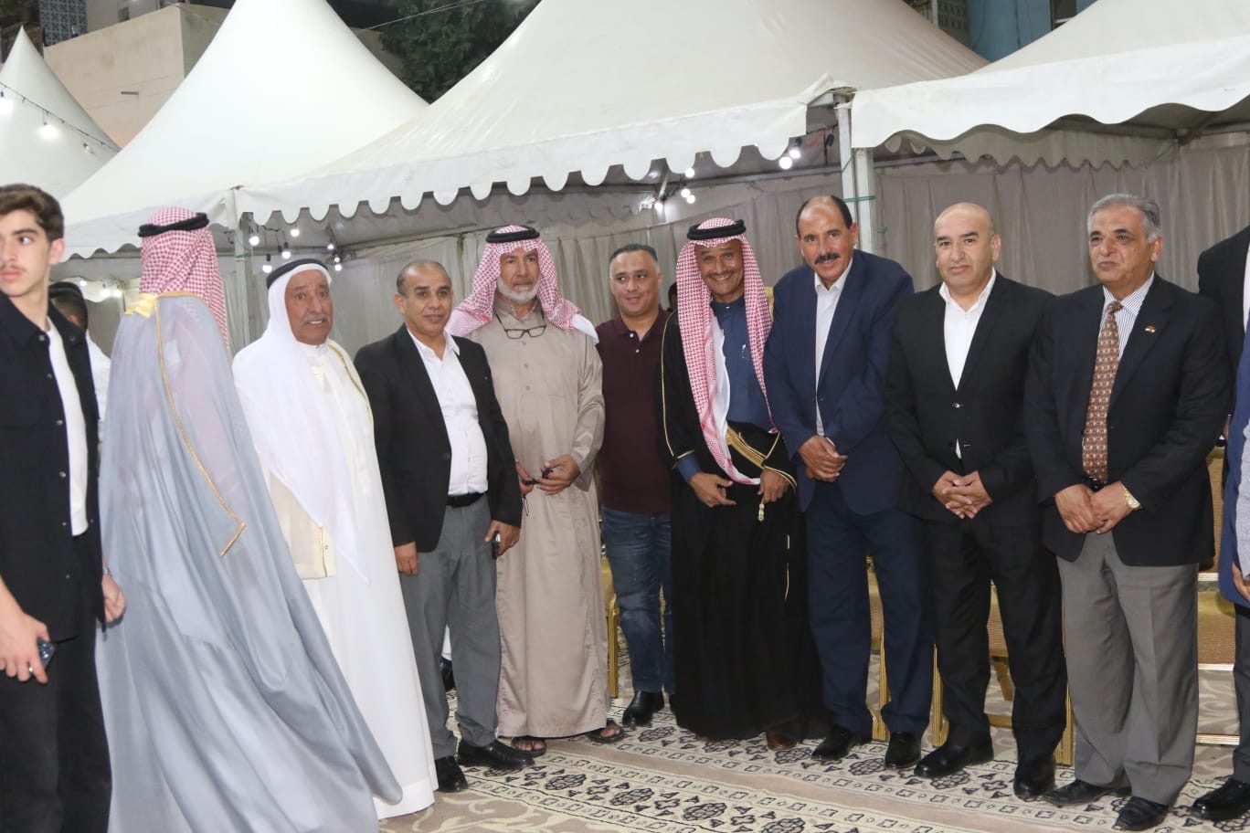 الشيخ سالم العارف يولم على شرف حجاج سحاب (صور) 