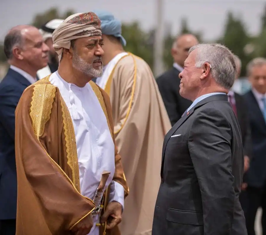 عاجل-الملك يتلقى اتصالاً من السلطان هيثم بن طارق: اخماد نيران الحرب
