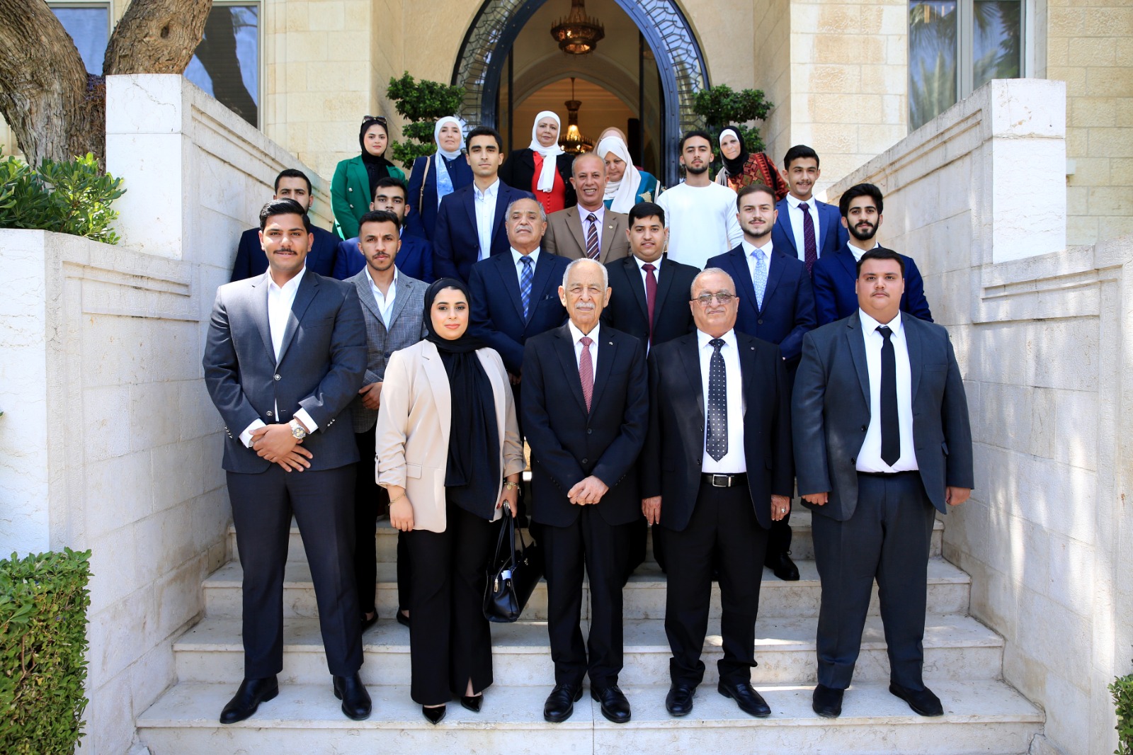 العيسوي يلتقي وفدين من طلبة الجامعة الأردنية وأبناء ماحص