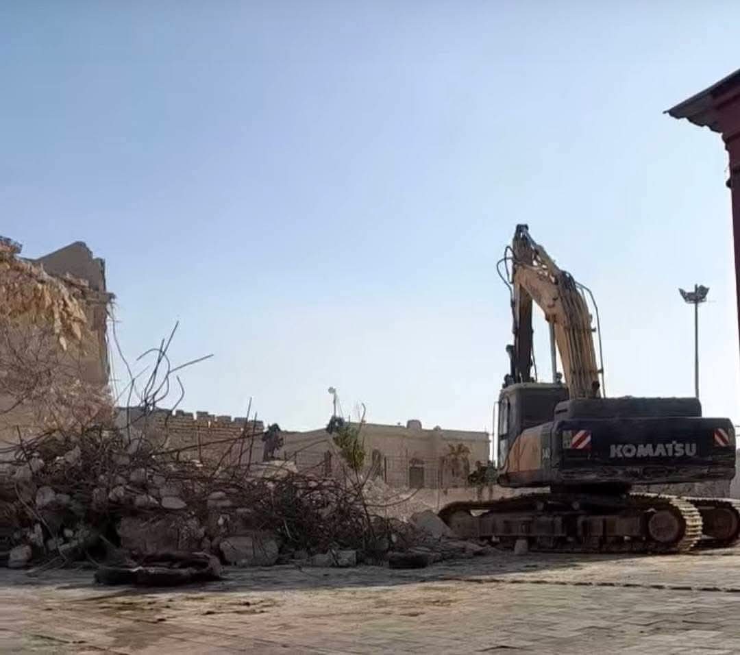 بلدية الكرك تبدأ بإزالة مبنى الأوقاف 