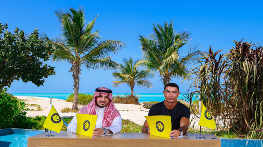 النصر السعودي يمدد عقد رونالدو حتى 2027