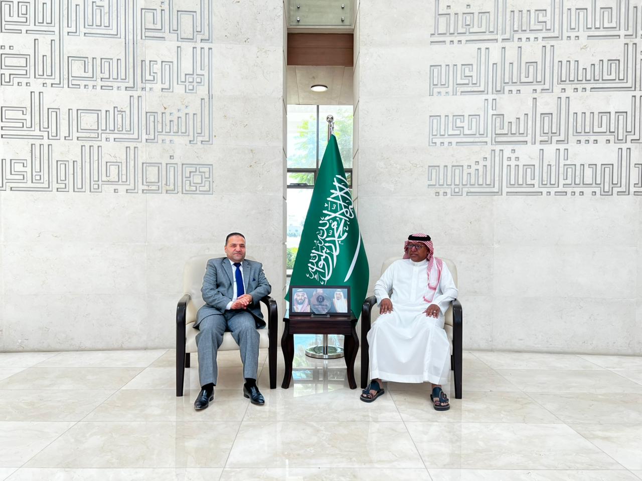 السفير السعودي في عمان يستقبل الأمين العام للتحكيم الدولي والرقمي