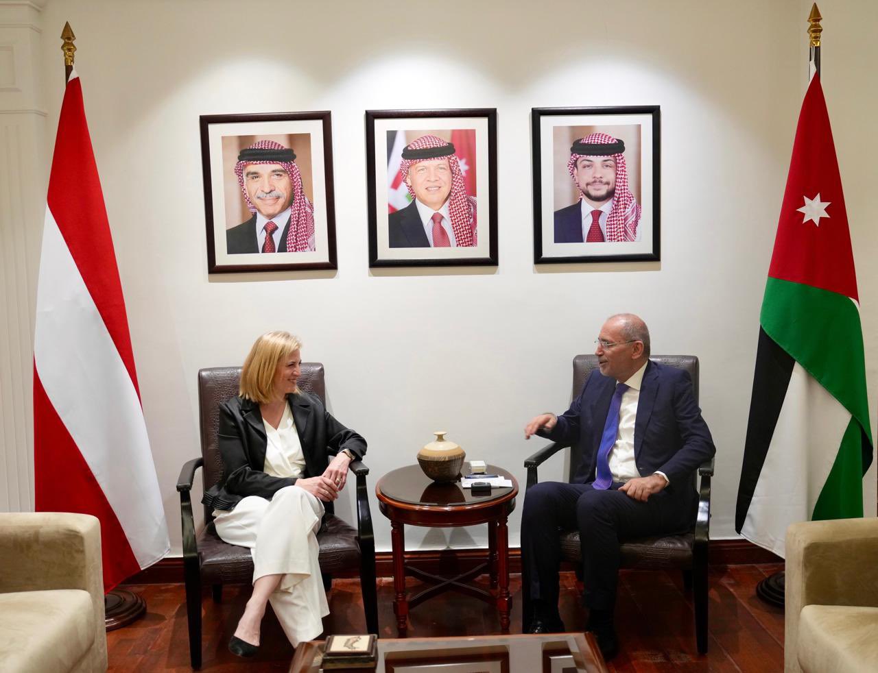 الصفدي يجري مباحثات مع نظيرته النمساوية