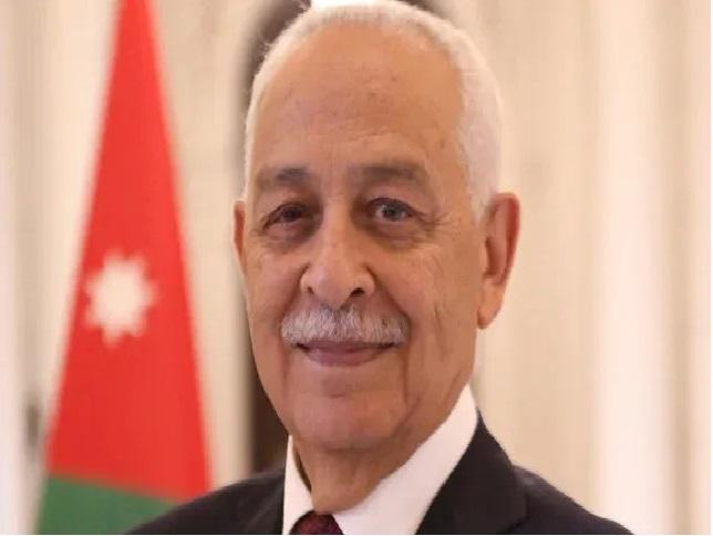 العيسوي  ينقل تمنيات الملك وولي العهد للنائب الخلايلة والمهندس الطراونة بالشفاء