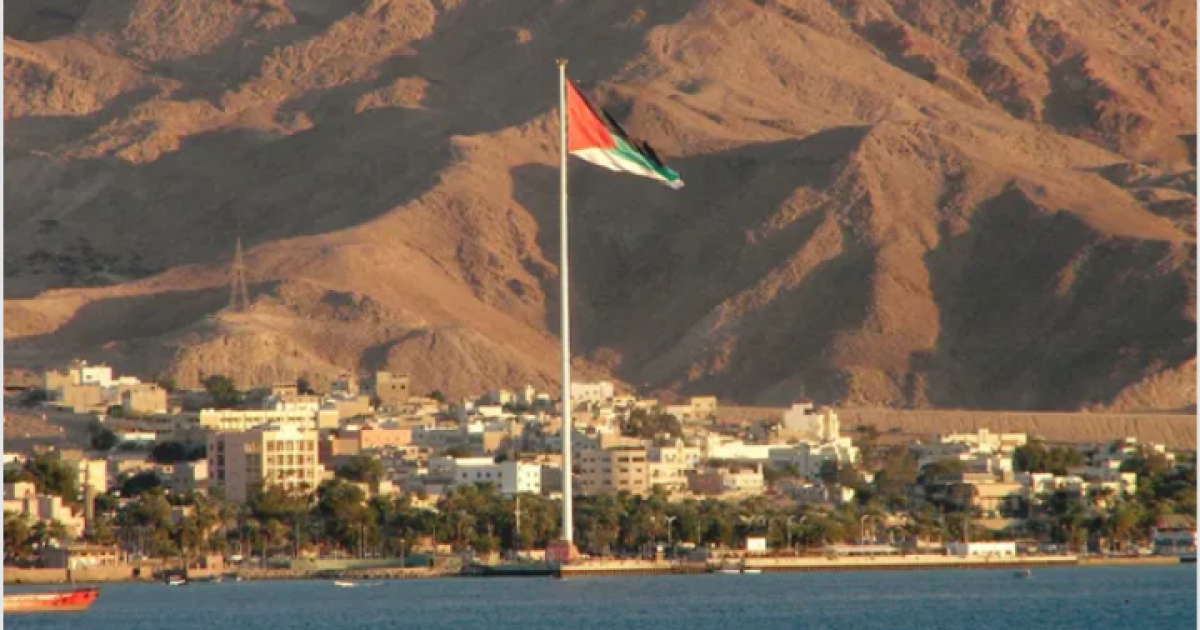 محافظ العقبة: إنقاذ 18 عاملا خلال المنخفض