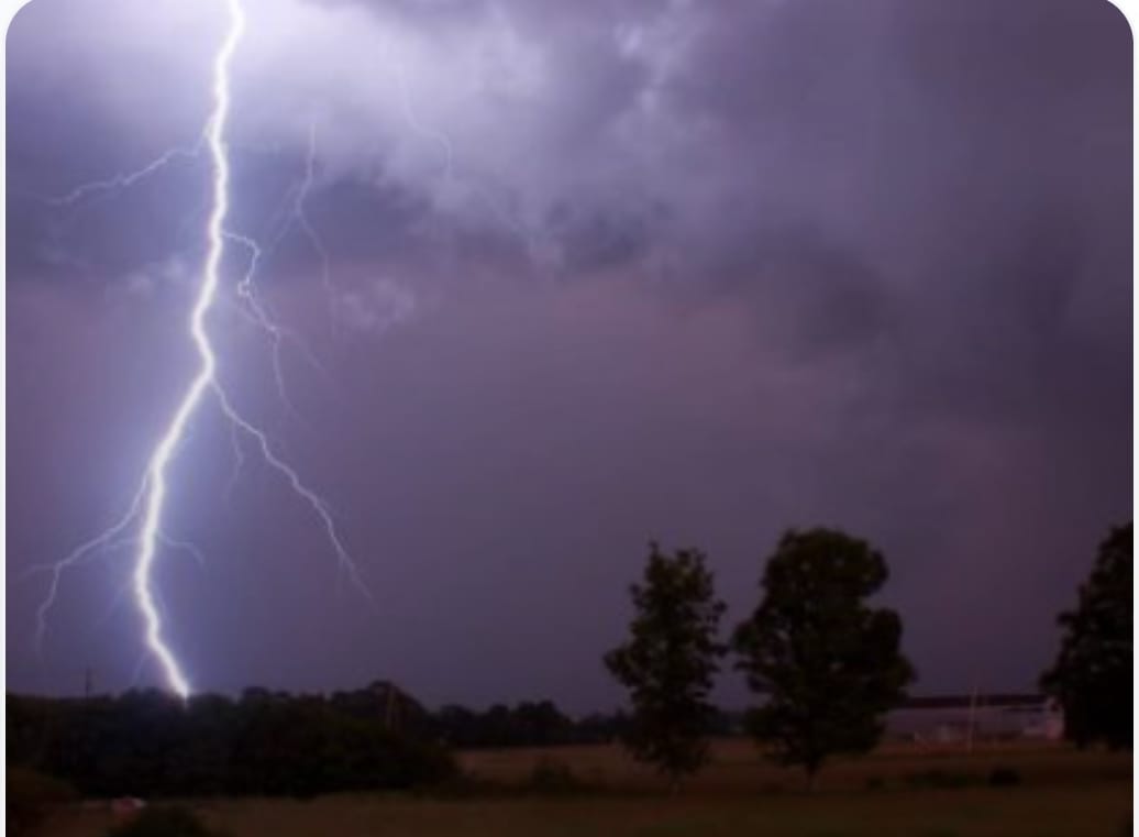 تحذير صادر عن إدارة الأرصاد الجوية عواصف رعدية ونشاط في البرق