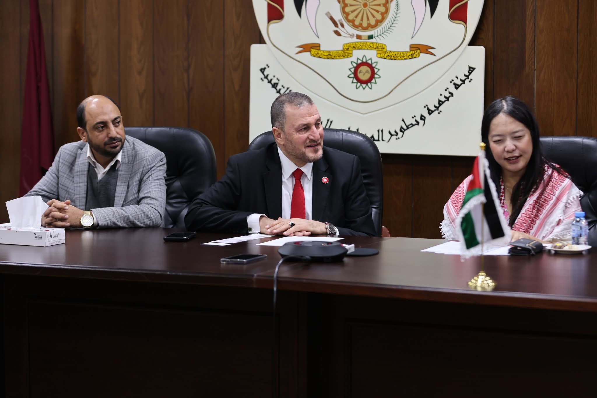 بحث التعاون بين