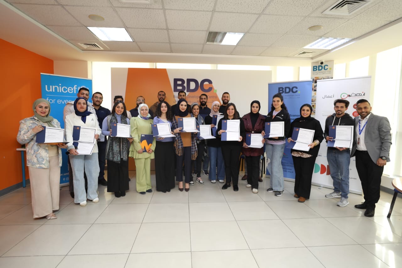 دعم مركز تطوير الأعمال – BDC لمجموعة من شباب عمان في برنامج “انهض” لتعزيز ريادة الأعمال