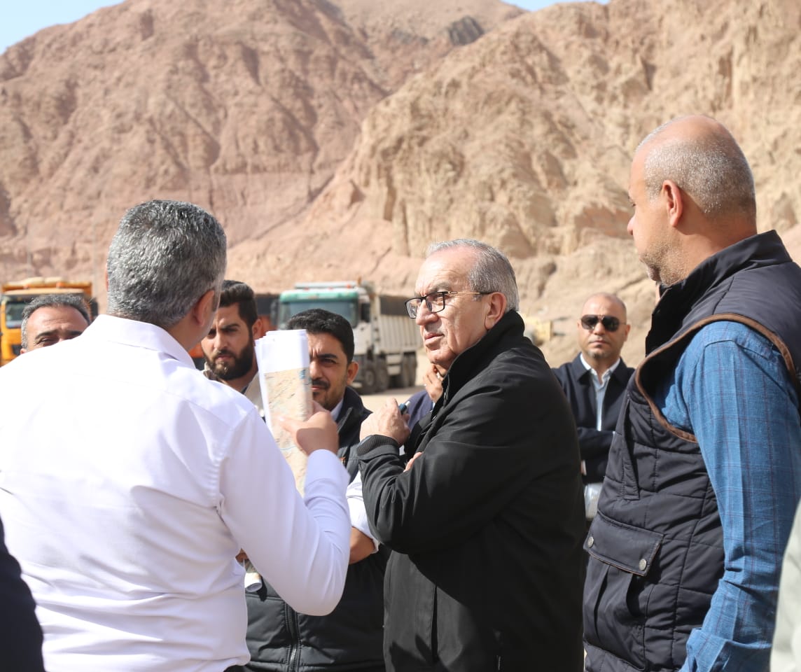 وزير الأشغال يتفقد أضرار السيول في العقبة ويوجّه بالإسراع في تنفيذ الحلول الفنية
