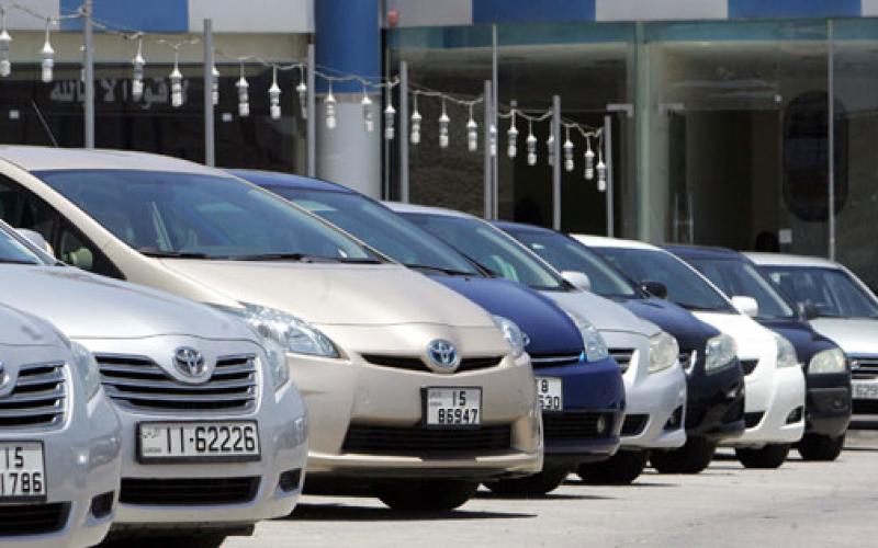 الحكومة تعفي مركبات الضباط العاملين والمتقاعدين من ضريبة المبيعات ورسوم التسجيل والتخليص (وثيقة)