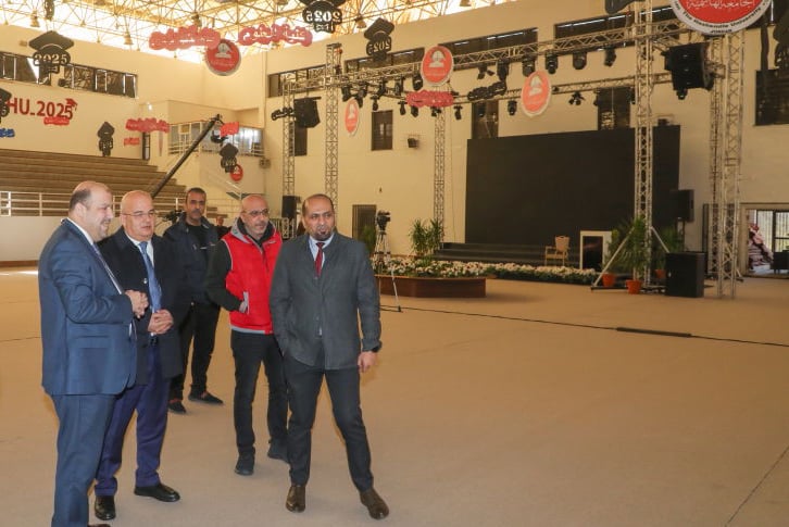 الدكتور الحياري يتفقد الاستعدادات النهائية لحفل تخريج الدفعة الثانية من الفوج السابع والعشرين من طلبة الجامعة الهاشمية