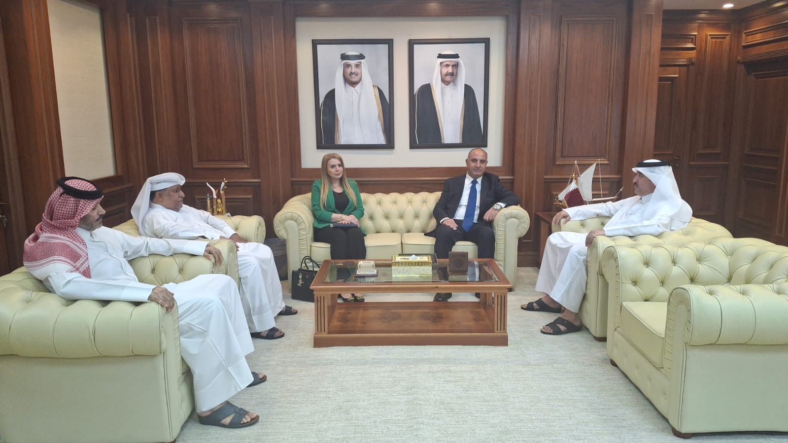 الشواربة والنعيمي يبحثان سبل التعاون في الدوحة