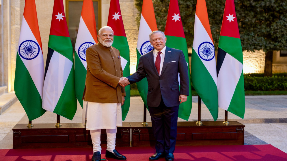 الملك يعقد مباحثات مع رئيس الوزراء الهندي في قصر الحسينية