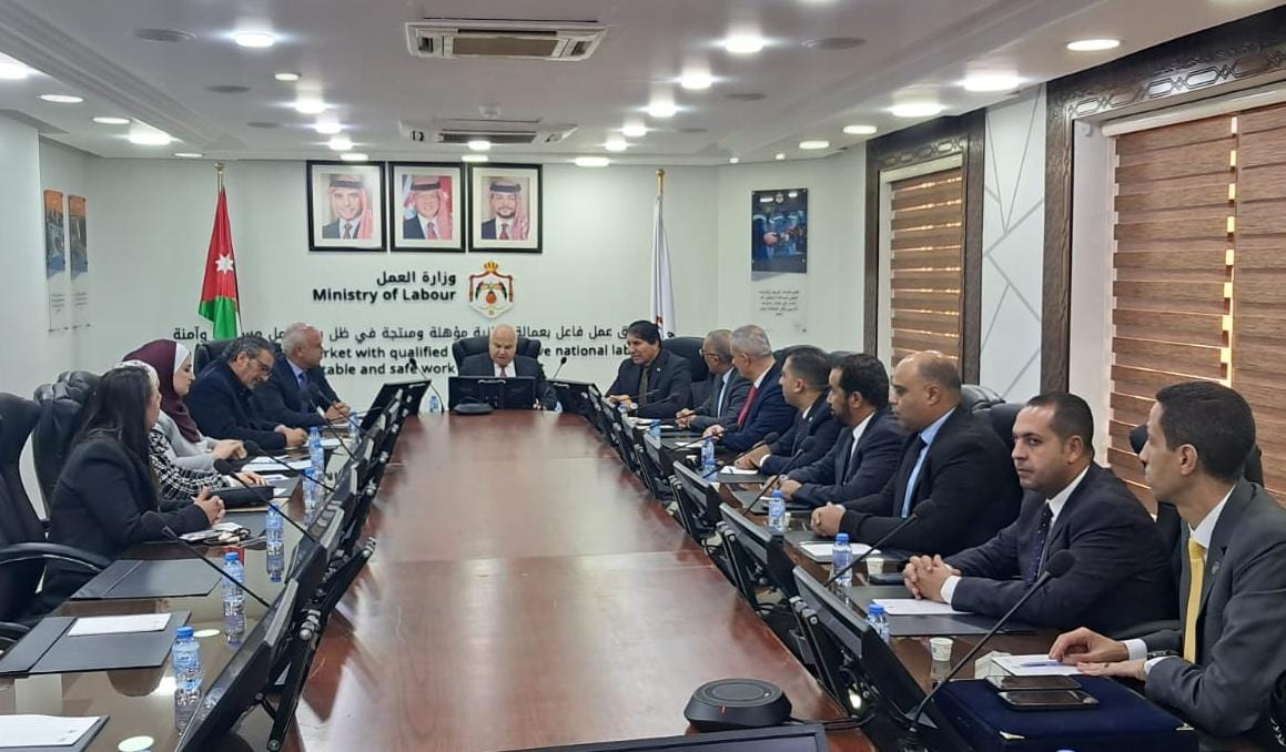 وزير العمل يلتقي وفدا من النقابة العامة للعاملين بالتبرول المصرية
