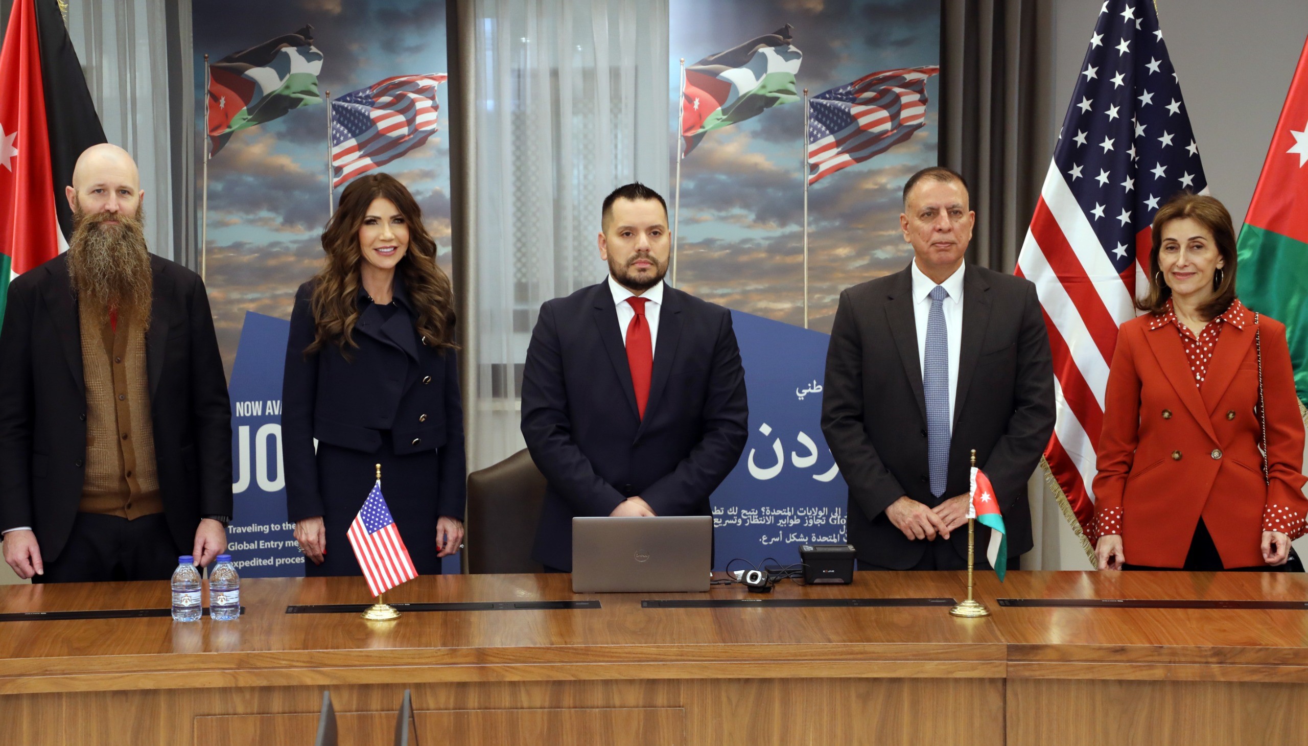 عاجل - إعلان أردني أميركي الأردن بمشاركة الأردن في برنامج الدخول العالمي الذي يوفر مساراً خاصا لتسريع إجراءات الدخول للمسافرين الأعضاء عند وصولهم