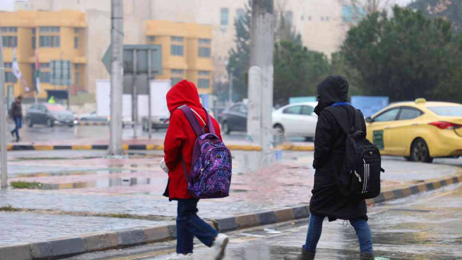 تأخير دوام المدارس الحكومية والخاصة في الطفيلة 