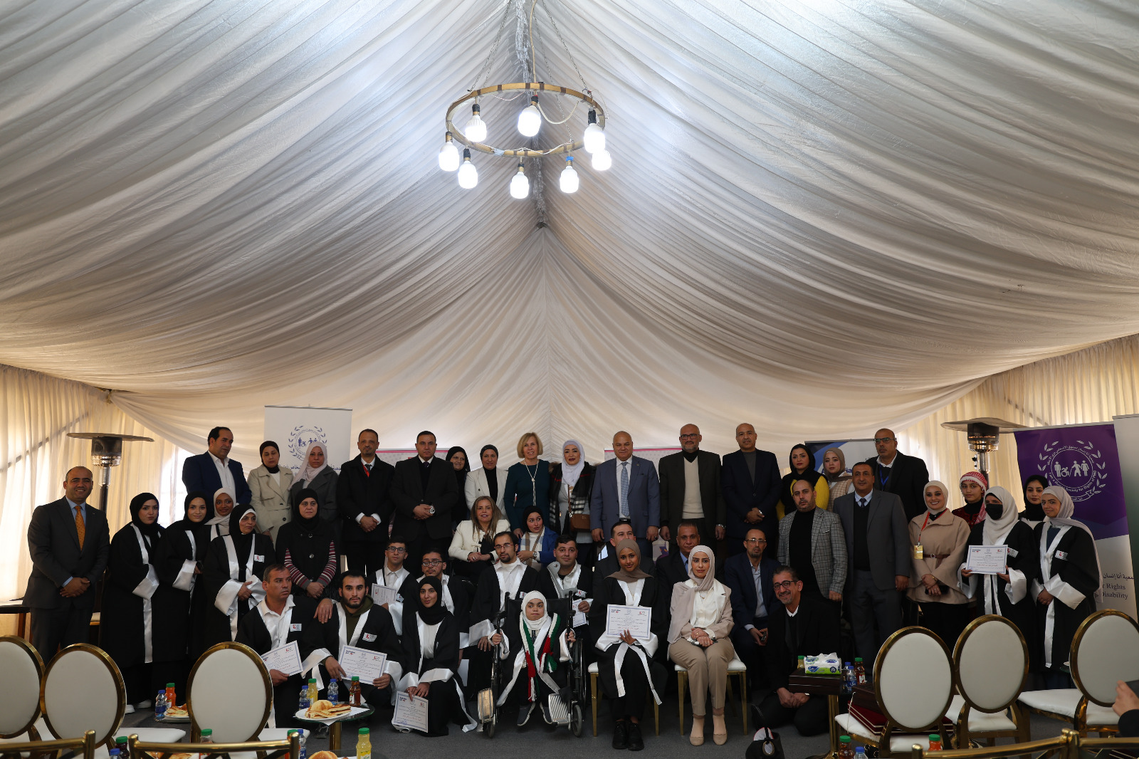 تخريج 39 من ذوي الإعاقة ضمن برنامج الاندماج في مكان العمل والمجتمع في