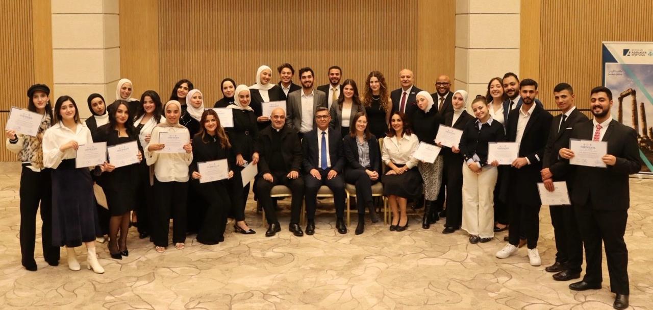 مركز عناقيد المحبة يحتفل بتخريج المشاركين في برنامج عناقيد التغيير وعرض مشاريعهم النهائية