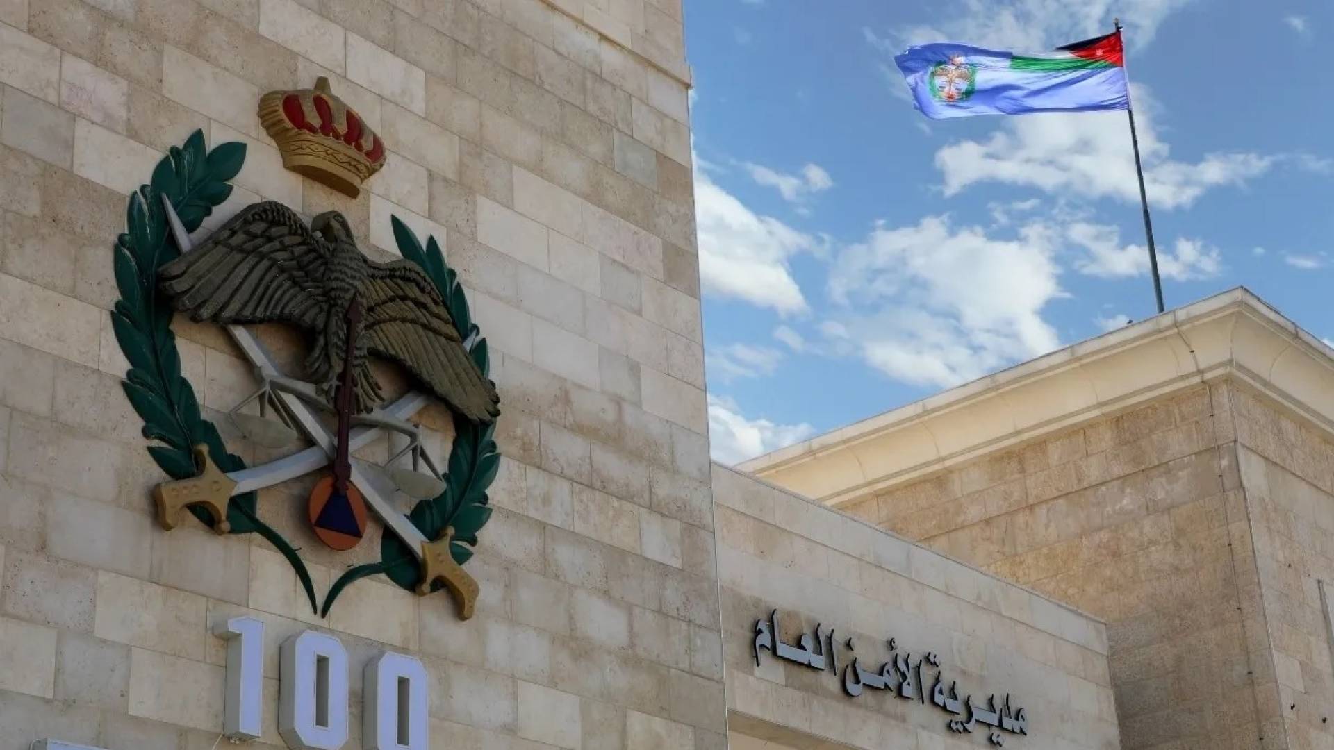 عاجل-فرق من الدفاع المدني والشرطة تتمكن من  العثور على شخص مفقود منذ ثمانية ايام في محافظة الكرك