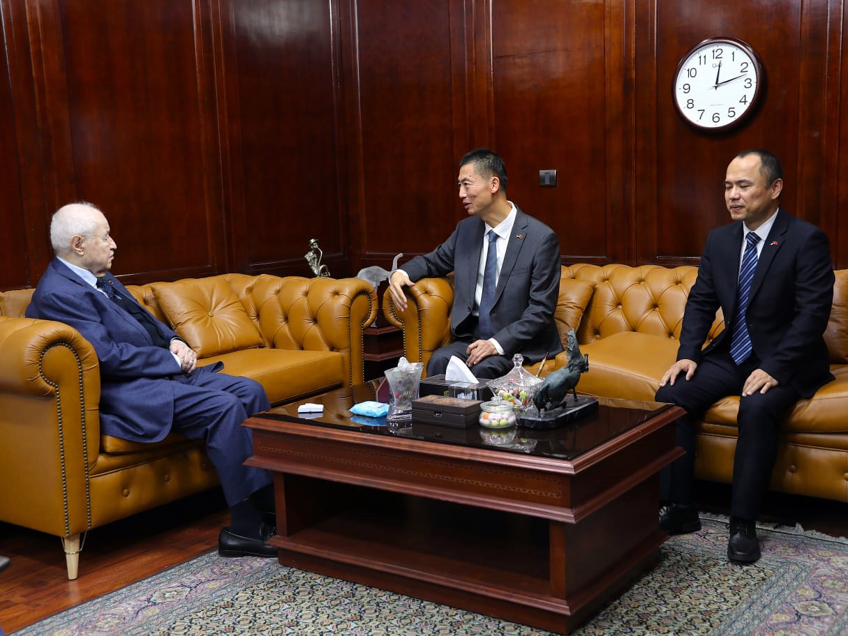  بحث التعاون بين مجموعة أبو غزالة والسفارة الصينية