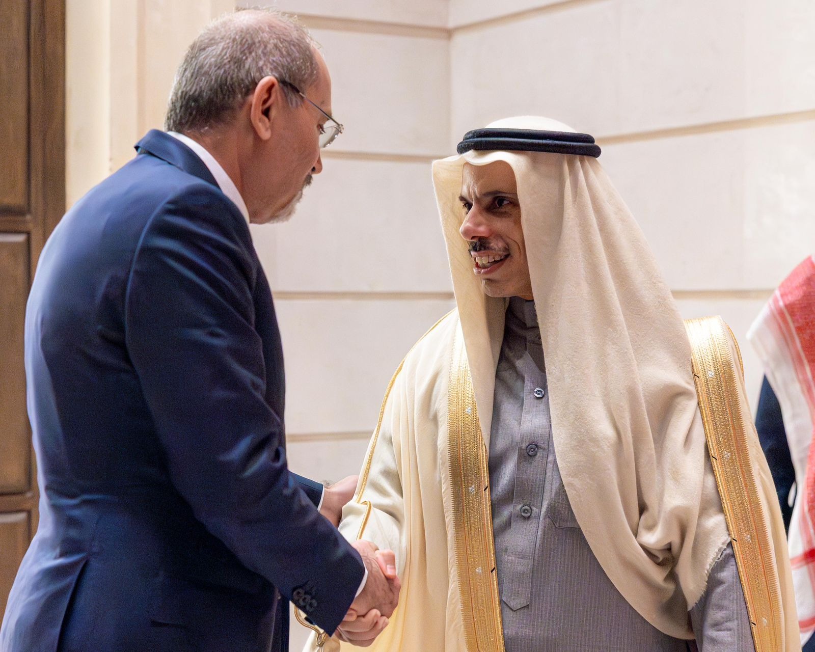 وزير الخارجية يلتقي نظيره السعودي