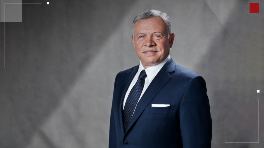 الملك والرئيس الجزائري يبحثان سبل توطيد التعاون