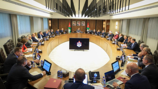 عاجل-الحكومة توقف قرار إنهاء خدمات الموظفين ممن بلغت خدماتهم 30 سنة فأكثر