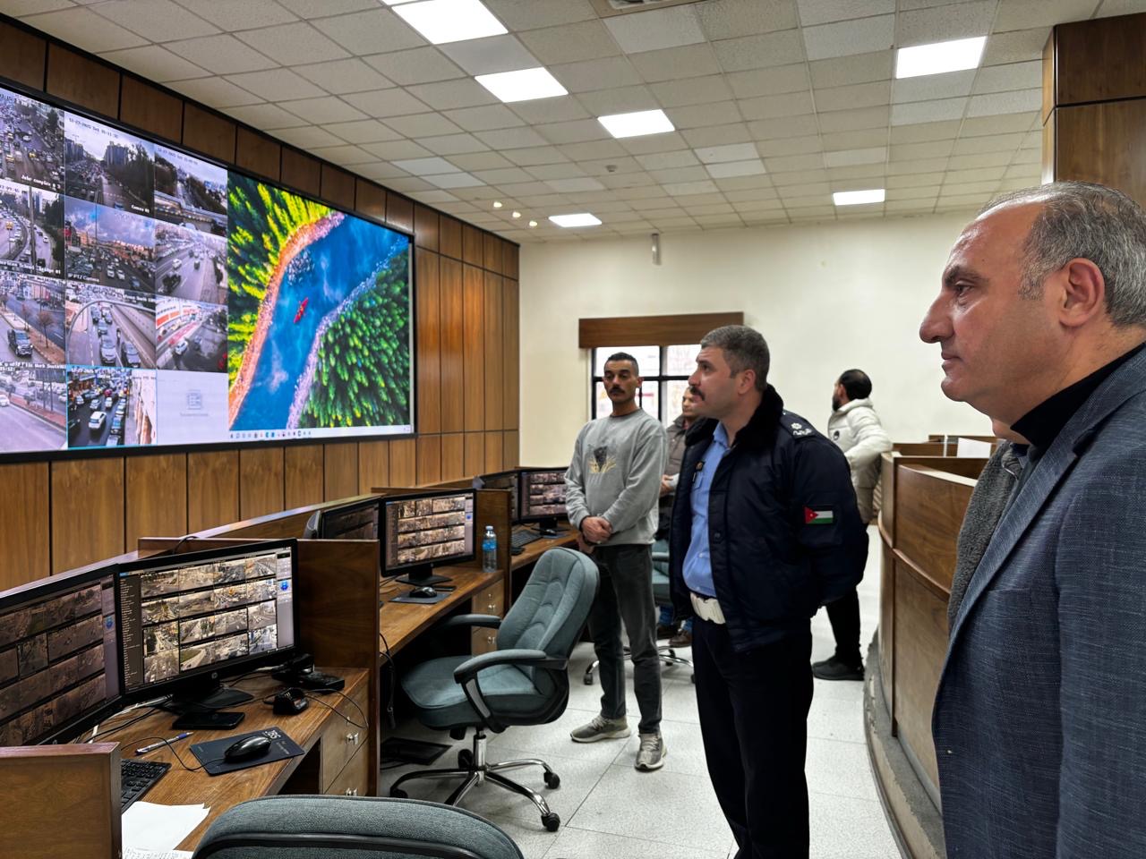 الشواربة يتفقد عدداً من مناطق الأمانة و غرفة طوارئ تلاع العلي ومركز التحكم المروري 
