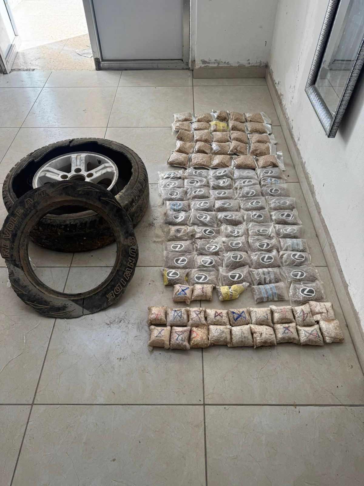 عاجل- إحباط محاولة تهريب 138 ألف حبّة مخدرة بقضيتين منفصلتين