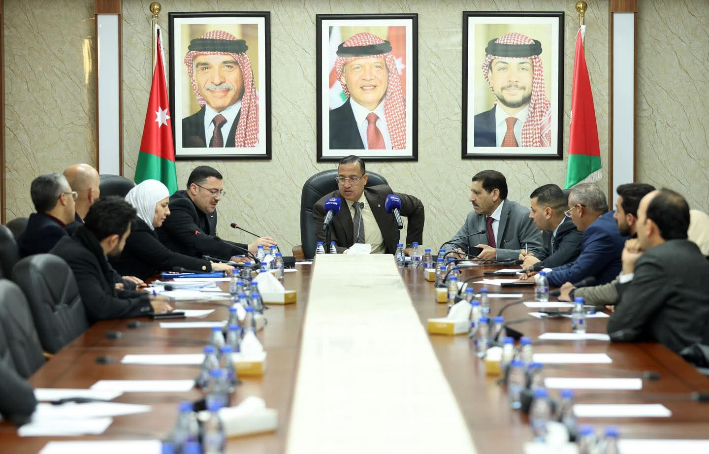 الإدارية النيابية تناقش عددا من القضايا التي تهم القطاع العام