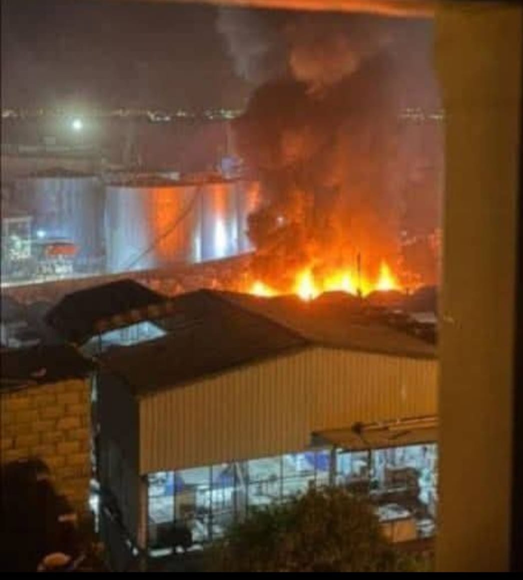 عاجل - تحالف دعم الشرعية في اليمن يكشف تفاصيل ضرب أسلحة بميناء المكلا