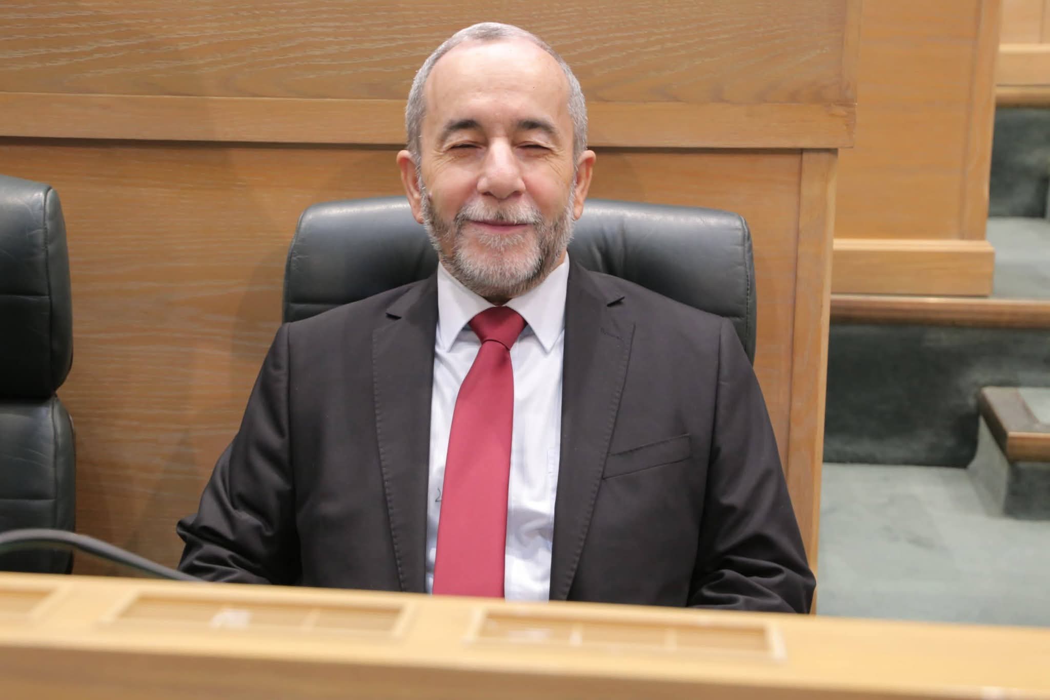 مشوقة يسأل الحكومة عن أسباب تأخر صرف مكافآت نهاية الخدمة لموظفين أمانة عمان