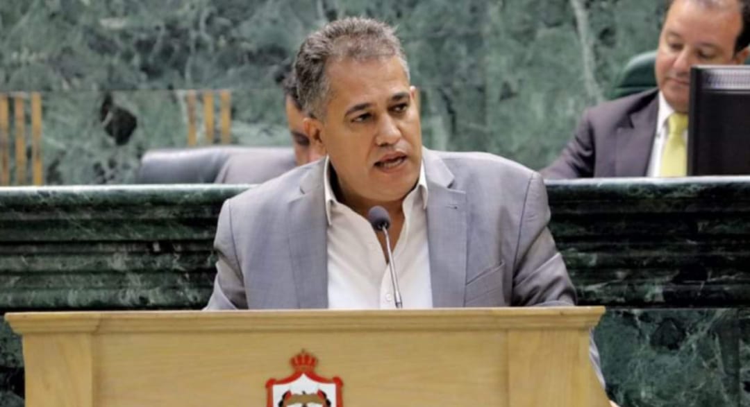 الهميسات يسأل رئيس الوزراء حول تعيين مستشار في أمانة عمّان بعد إنهاء خدمته