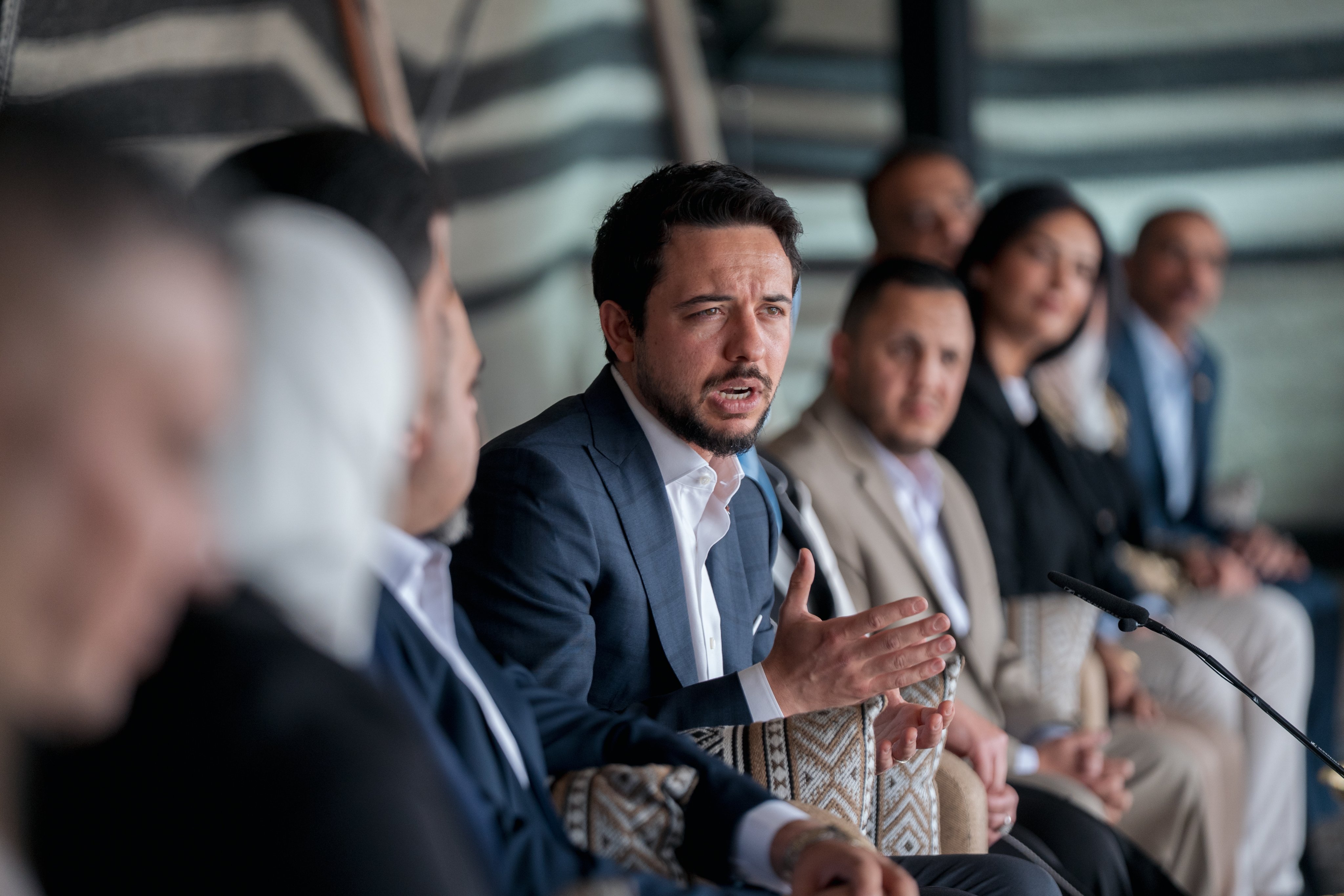 ولي العهد : مع بداية العام الجديد.. سعدت بلقاء شباب وشابات من محافظة العقبة