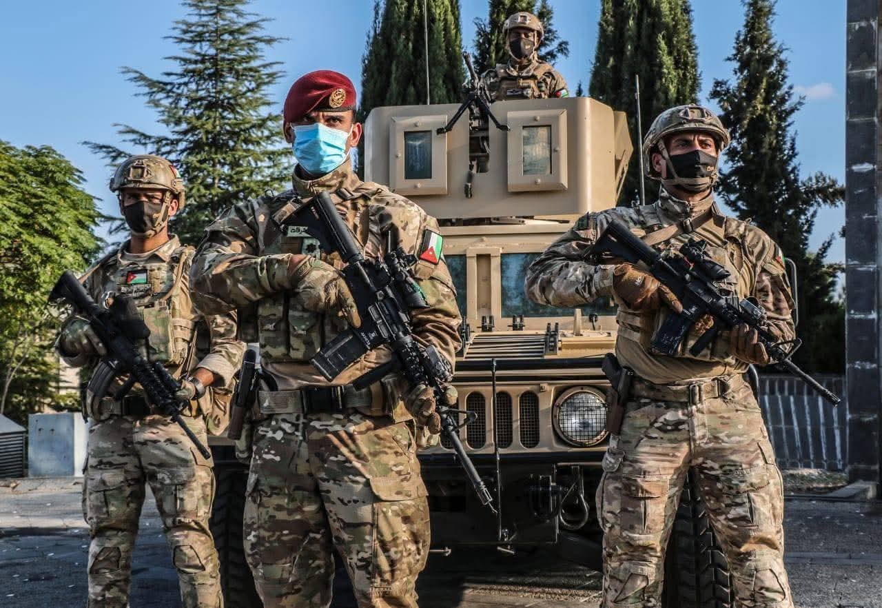 عاجل- الجيش الأردني يوقف إسرائيليين عبرا الحدود بالخطأ