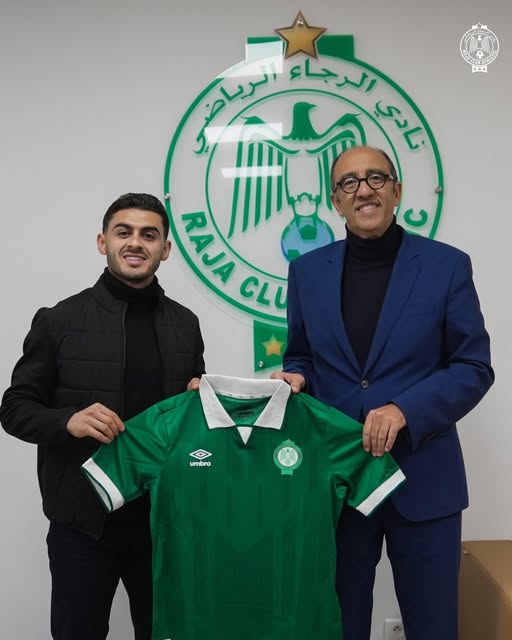 محمد أبو زريق (شرارة).. رسمياً بقميص الرجاء المغربي