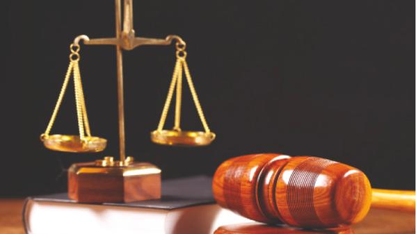 في قضية ثانية بالجمارك السجن لموظف عامين ونصف لاختلاسهِ مبالغ مالية .... تفاصيل مثيرة