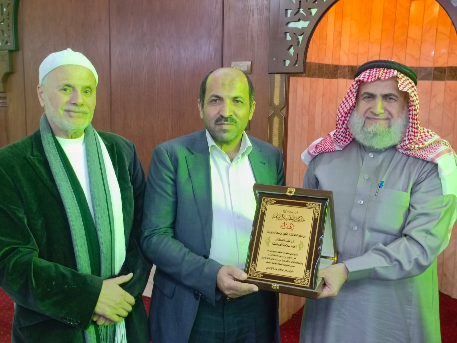 مدير أوقاف الزرقاء يرعى تخريج طلبة المركز الدائم للتلاوة والتجويد في مسجد أنس بن مالك