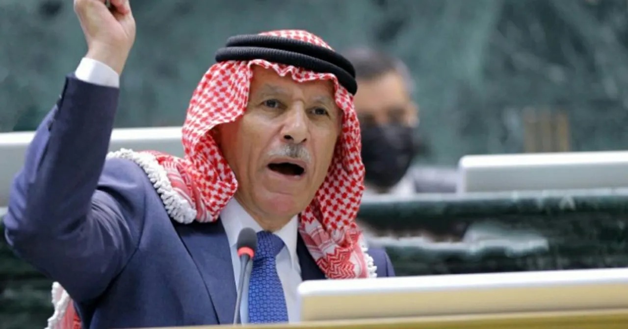 وزير المالية يرد على مطالبة العرموطي بزيادة الرواتب : سننظر