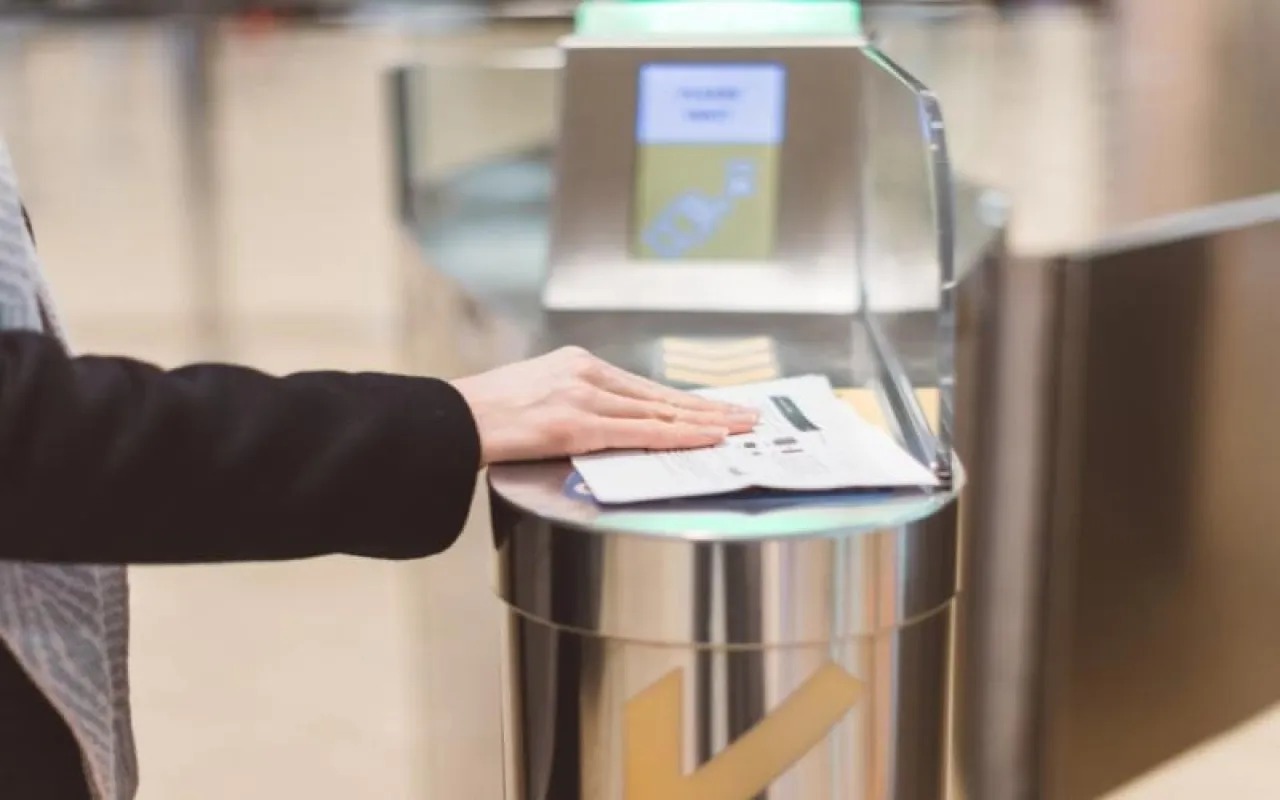 عاجل - الداخلية والسياحة تطلقان مشروع ربط التأشيرة الإلكترونية مع التذكرة الموحدة