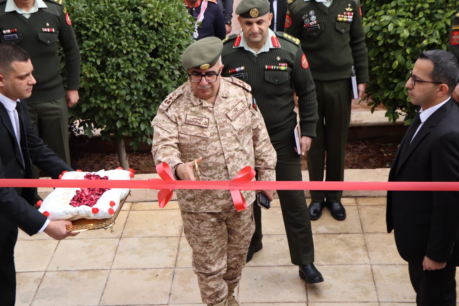 افتتاح قاعة مؤتمرات واستراحة كبار الضباط في نادي ضباط القوات المسلحة في الزرقاء