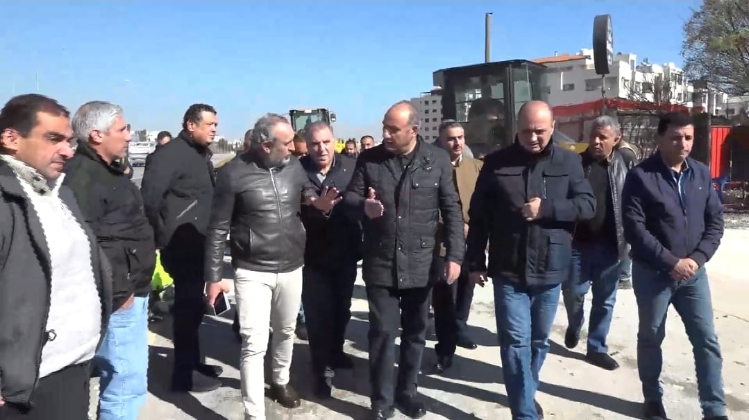 الشواربة يتفقد المواقع التي شهدت ارتفاعاً في منسوب المياه أثناء المنخفض الأخير (صور وفيديو)